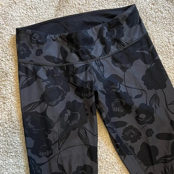Lululemon Wunder Under Crop - Flat Inky Floral - Picture 2 of 11